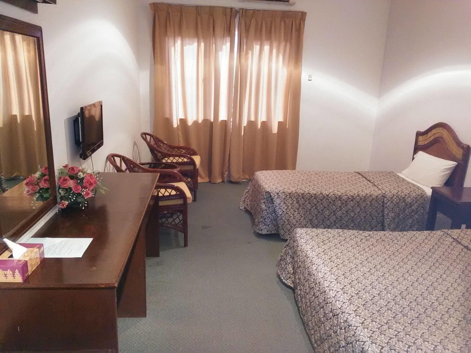 Oyo 44020 Kejora Garden Resort Кампонг-Пасир-Богак Экстерьер фото